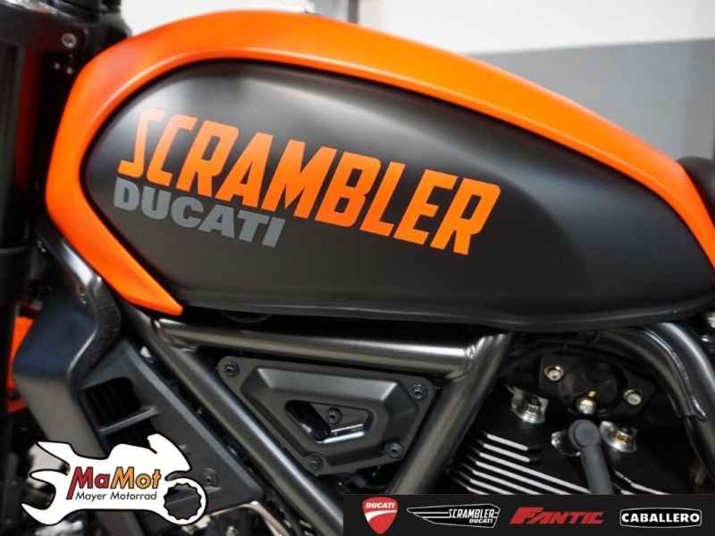 DUCATI SCRAMBLER 800 FULL THROTTLE 2G / VORFÜHRER