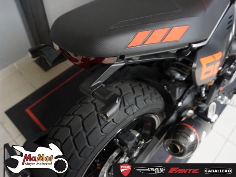 DUCATI SCRAMBLER 800 FULL THROTTLE 2G / VORFÜHRER