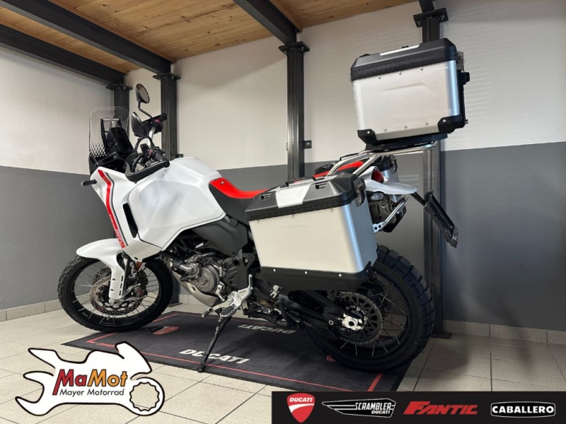 DUCATI DESERTX mit Aluminium Seitenkoffer und Top Case