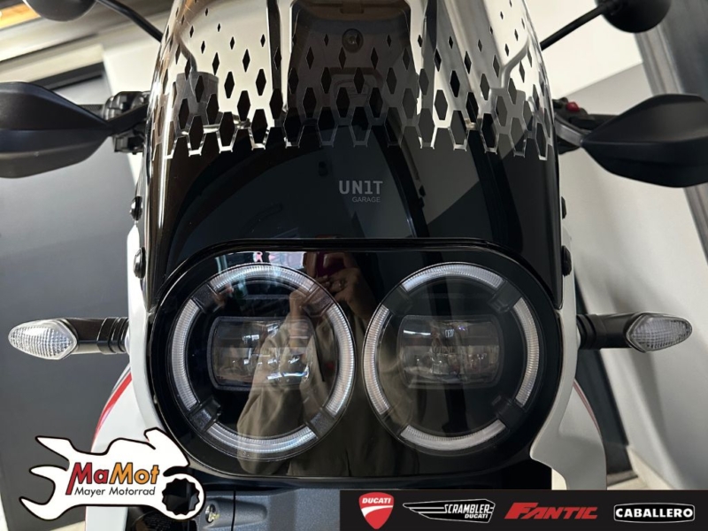 DUCATI DESERTX mit Aluminium Seitenkoffer und Top Case